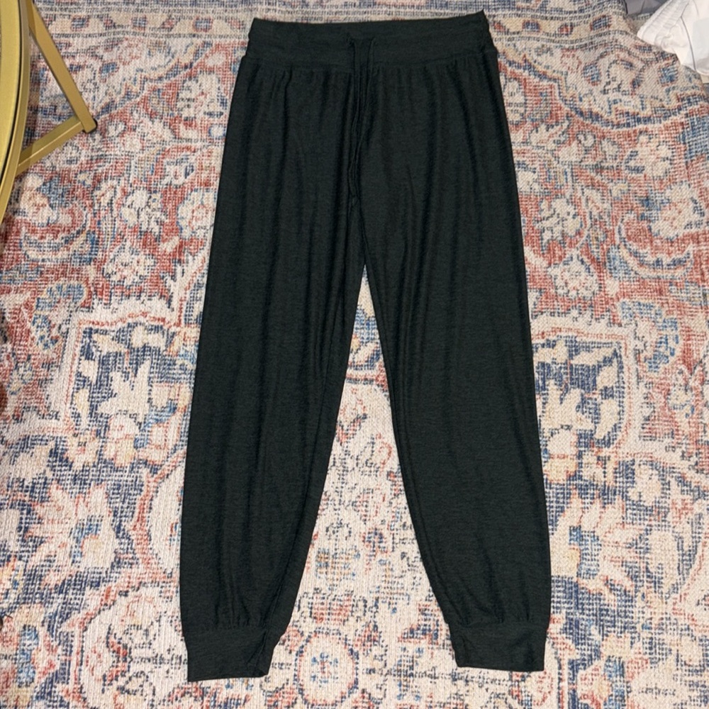 Beyond Yoga Featherweight Lounge Around Midi Jogger Spruce Green Heather XS EUC